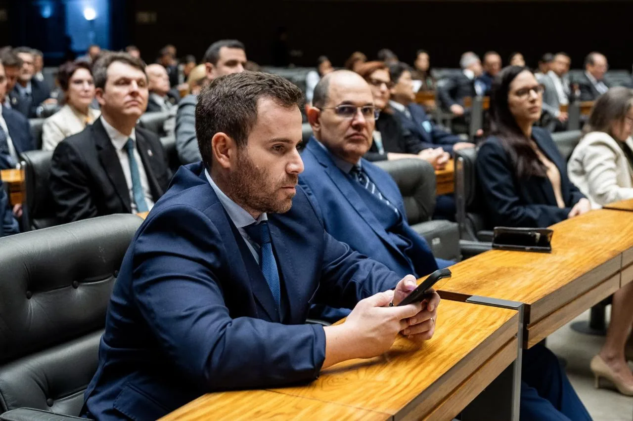 Dr. João Protásio Netto acompanha a Sessão Solene do Dia do Ortopedista na bancada do Plenário da Câmara dos Deputados